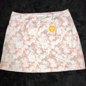New women’s Puma swim skirt sz large